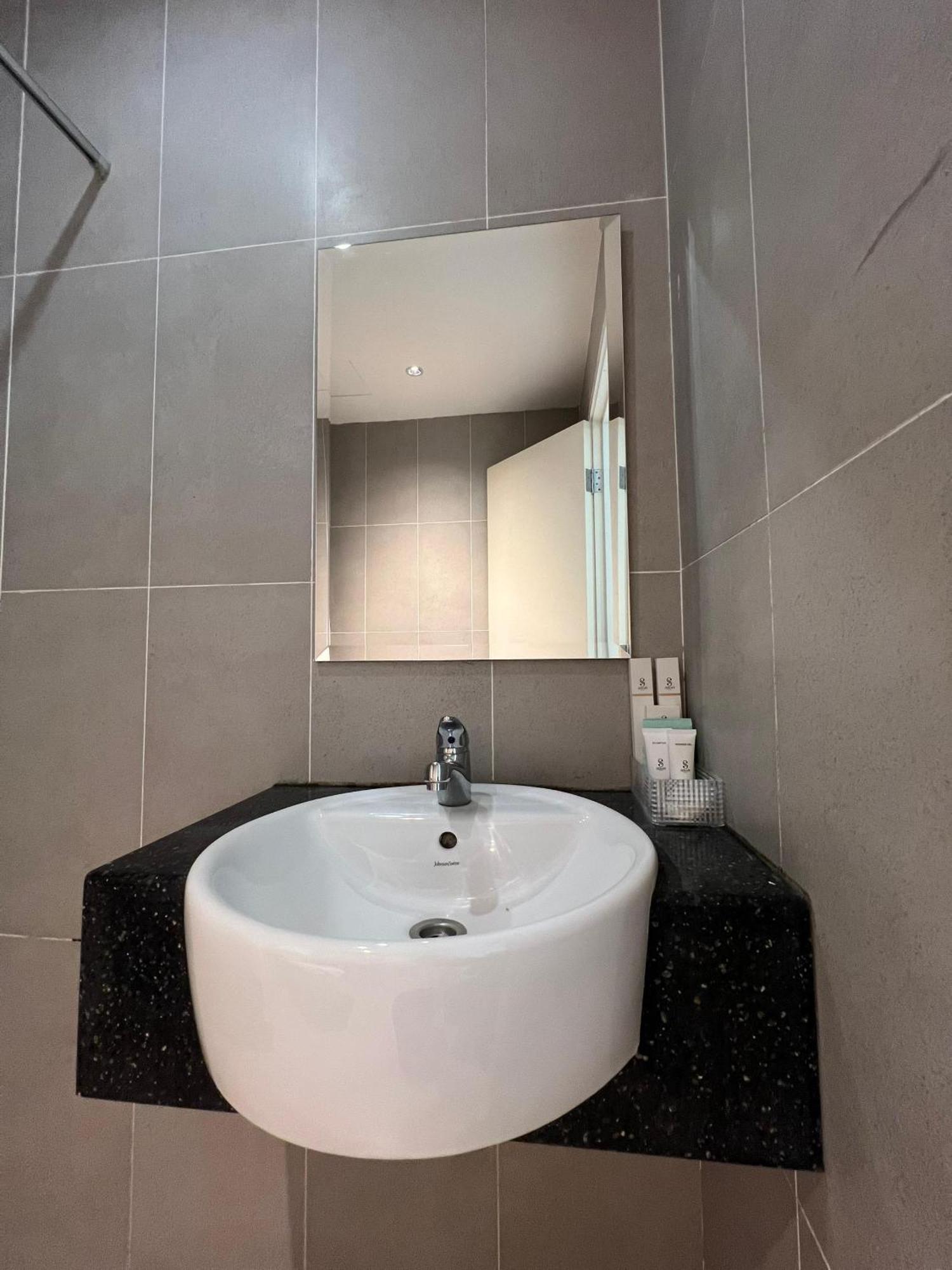 Serapi Verdure Hotel Kuching Zewnętrze zdjęcie